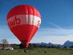 Bild vom roten SWB Ballon im Allgäu